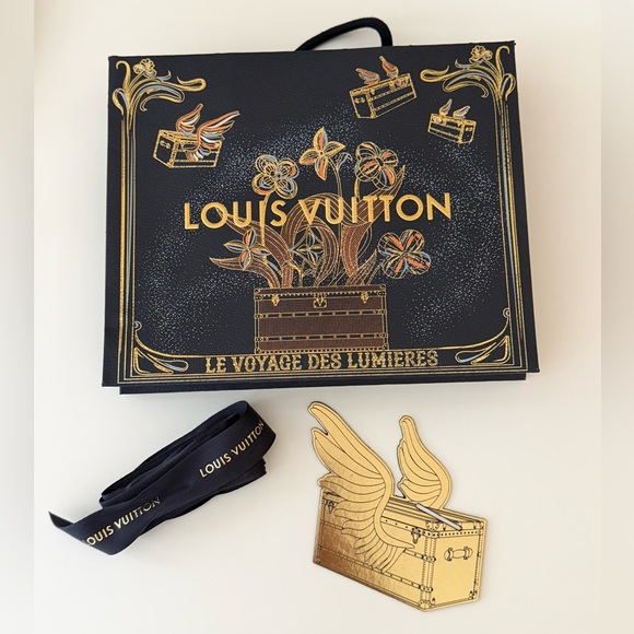 NEW Louis Vuitton Small Holiday 2025 Shopping Bag with Ribbon and Charm